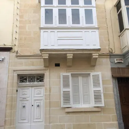 Lovely Maltese Townhouse Near Valletta *